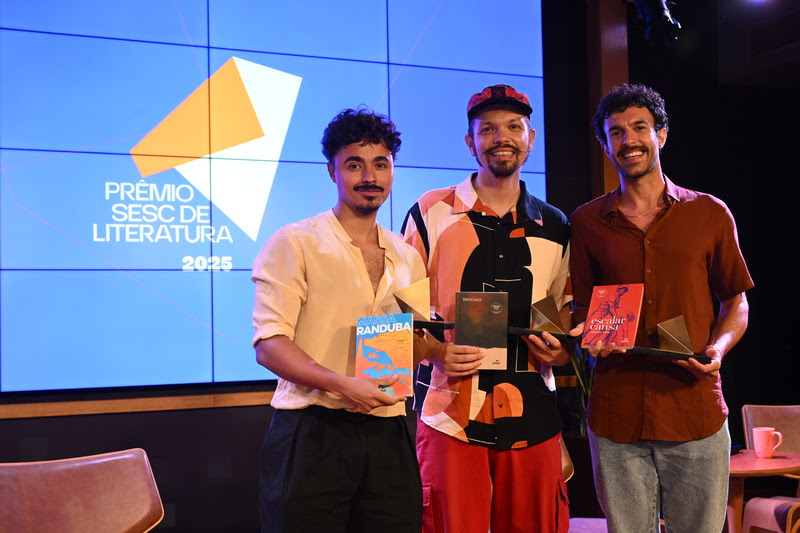 Abaz (vencedor Conto); Marcus Groza (vencedor Romance) e Leonardo Piana (vencedor Poesia) | &copy; Alexandre Brum