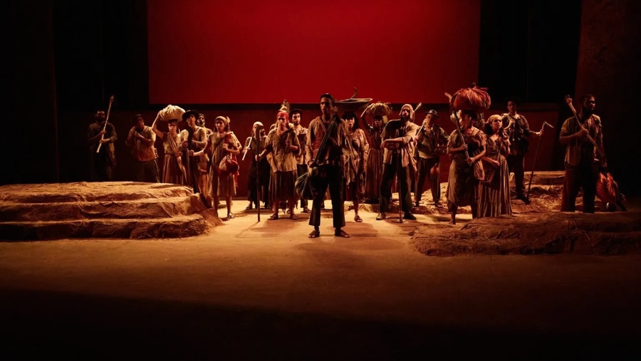 Espetáculo 'Morte e vida severina' adapta obra de João Cabral de Melo Neto | © Divulgação Sesc Espetáculo 'Morte e vida severina' adapta obra de João Cabral de Melo Neto | © Divulgação Sesc