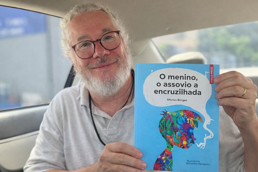 Afonso Borges e o livro em português &copy; Acervo pessoal