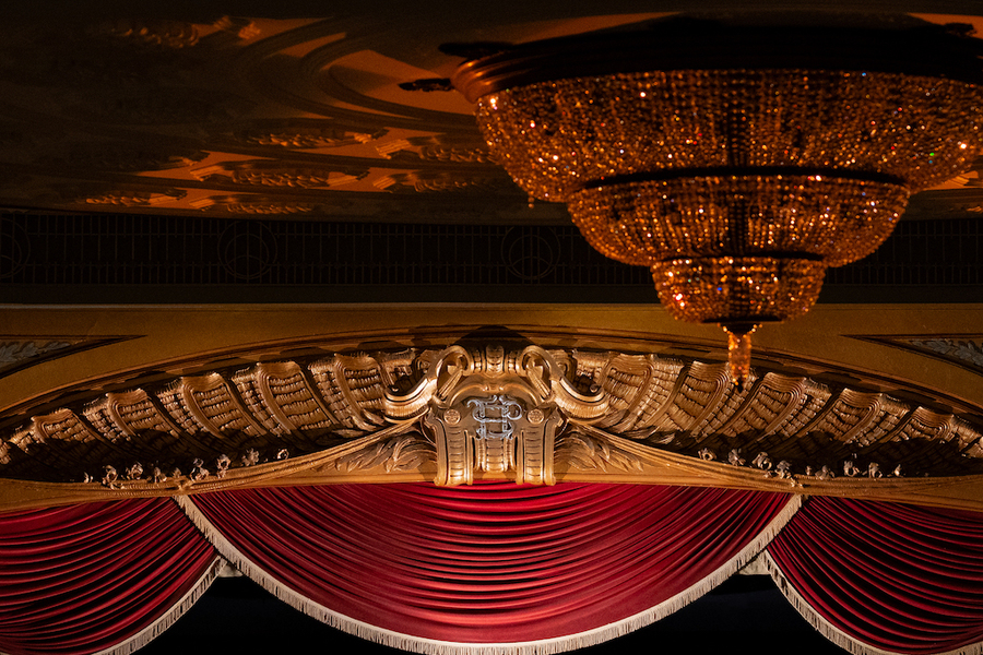 Detalhe do icônico Theatro São Pedro, na Barra Funda, que vai receber a cerimônia do 10º Prêmio PublishNews | &copy; Iris Zanetti