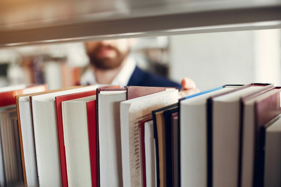 Dados mostram que prazer de pessoas em torno da leitura nos EUA caiu cerca de 40% nos últimos 20 anos | © Freepik