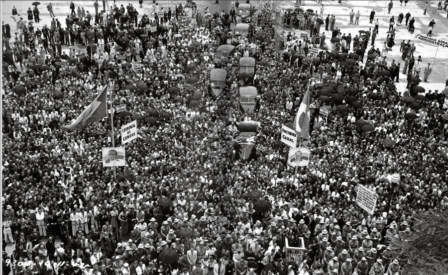 Livro 'Achados e perdidos', página 80-81 | &copy; Reprodução