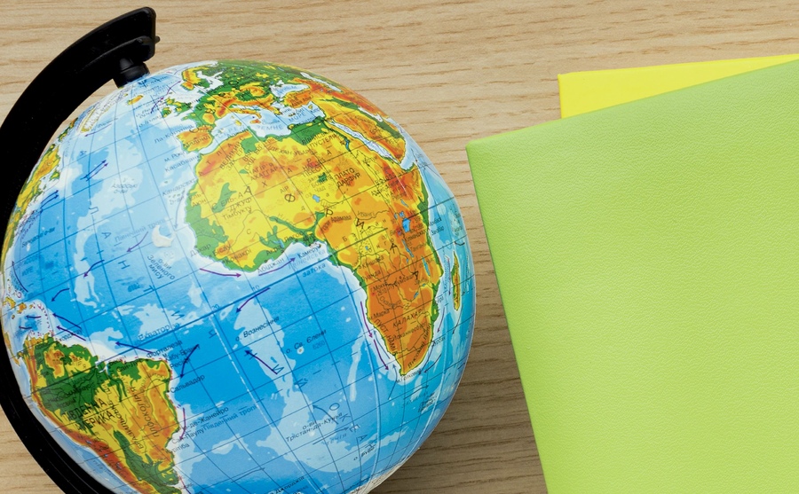 Esforço mais consistente de política literária externa recente esteve concentrado no fortalecimento de laços lusófonos | &copy; Freepik