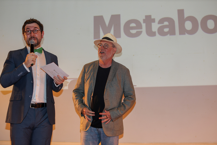 O editor e apresentador Henderson Furst, e Ricardo Costa, CEO da MVB América Latina, no palco do Prêmio PN em 2025; neste ano, novamente, são 15 finalistas do Prêmio Metabooks | &copy; Francio de Holanda / PublishNews