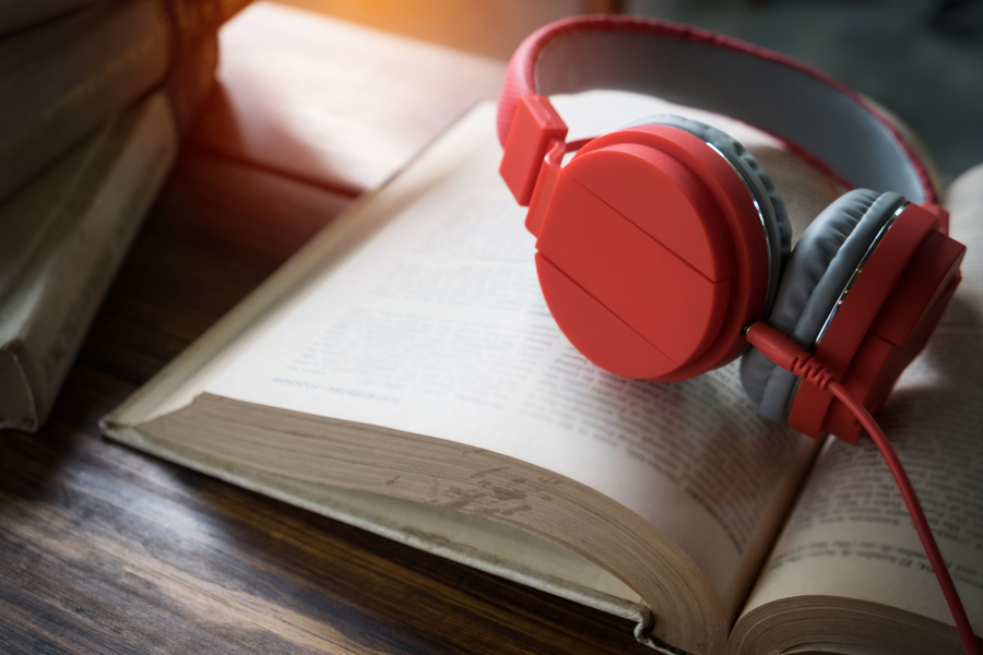 Audiolivros já são uma realidade para editoras brasileiras | &copy; snowing on Freepik