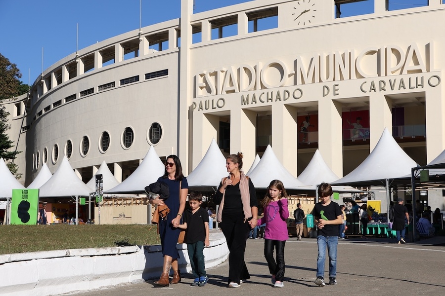 A Feira do Livro 2026: programe-se! | © Rovena Rosa/Agência Brasil A Feira do Livro 2026: programe-se! | © Rovena Rosa/Agência Brasil