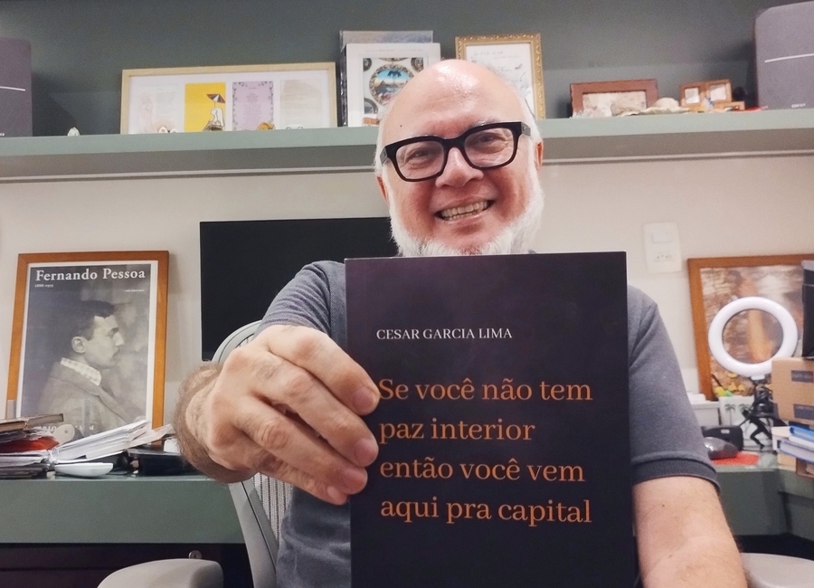 Cesar Garcia Lima e novo livro © Divulgação Cesar Garcia Lima e novo livro © Divulgação