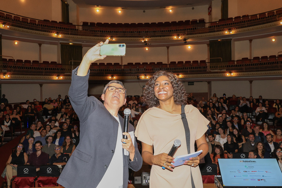 Apresentação ficou por conta de Marcelo Duarte e Joyce Ribeiro | &copy; Francio de Holanda / PublishNews