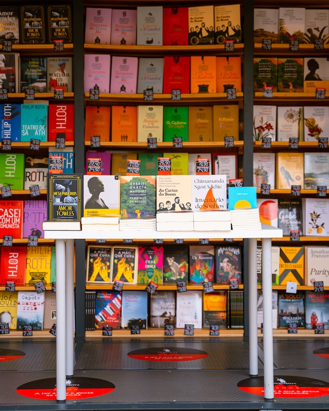 Estande da Feira do Livro de Lisboa; edição 2026 começa no dia 27 de maio | &copy; APEL