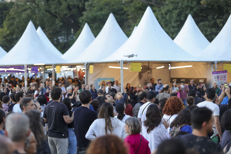 A Feira do Livro chega à sua 5ª edição em 2026 | © Nilton Fukuda A Feira do Livro chega à sua 5ª edição em 2026 | © Nilton Fukuda