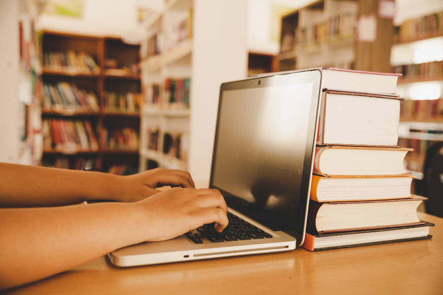 Promoção vai dar até 70% de desconto em livros | © jcomp on Magnific Promoção vai dar até 70% de desconto em livros | © jcomp on Magnific