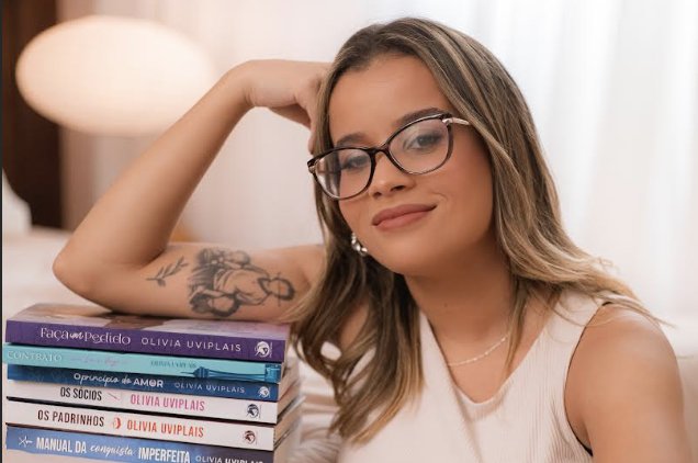 Olivia Uviplais vai publicar novo livro pelo selo AMORE, da VR Editora | &copy; Arquivo pessoal