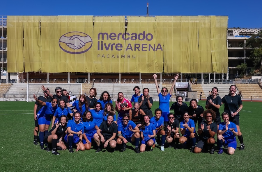 Escalação dos times femininos: jogo ao meio dia com sol a pino! | &copy; Flavio Florido / A Feira do Livro