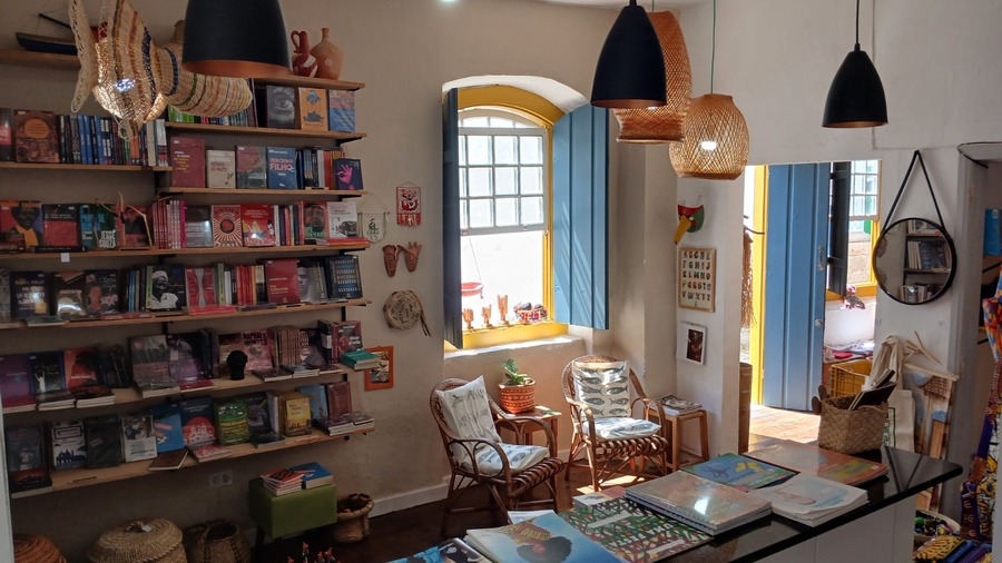 Livraria Muvuca fica na R. Com. José Luiz, 255, Centro Histórico, a 2 minutos de caminhada da Casa PublishNews | © Muvuca Livraria Muvuca fica na R. Com. José Luiz, 255, Centro Histórico, a 2 minutos de caminhada da Casa PublishNews | © Muvuca