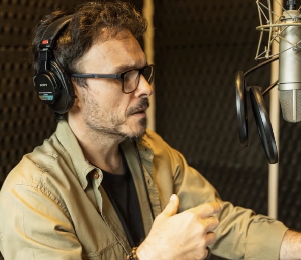Gustavo Falcão durante gravações de 'Odisseia' | © Reprodução Instagram Gustavo Falcão durante gravações de 'Odisseia' | © Reprodução Instagram
