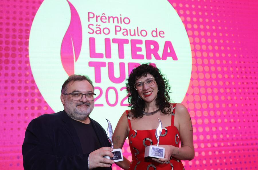 Mariana Salomão Carrara e Marcílio França Castro venceram o Prêmio São Paulo de Literatura de 2025 | &copy; Divulgação