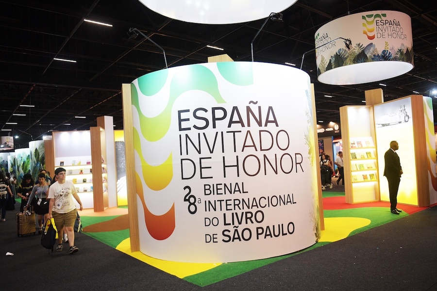 Estande da Espanha é dividido em vários ambientes, no centro da Bienal | © Bienal do Livro de São Paulo Estande da Espanha é dividido em vários ambientes, no centro da Bienal | © Bienal do Livro de São Paulo